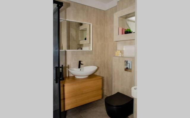 Super luxurious & spacious designer apartment.