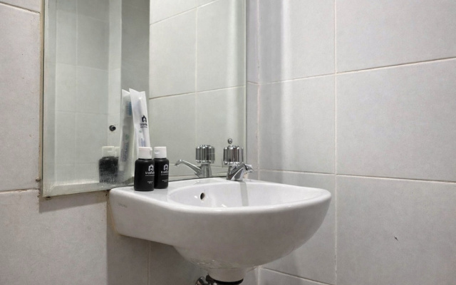 Basic Look Studio Apartment At Vittoria Residence