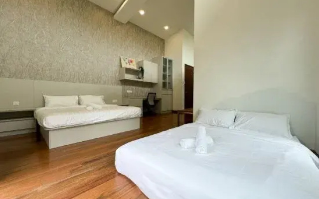 Green Escape City Private Pool Haven 24 pax