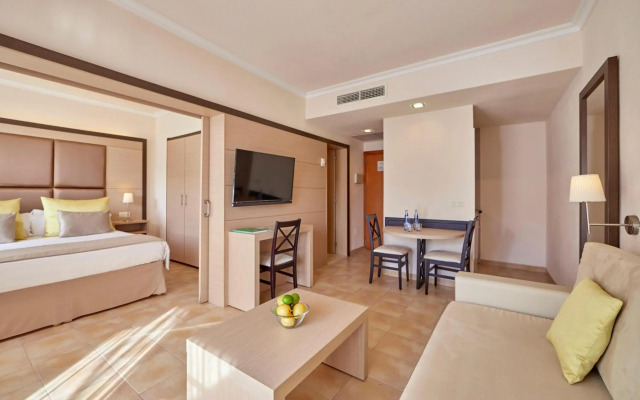 Zafiro Cala Mesquida Hotel