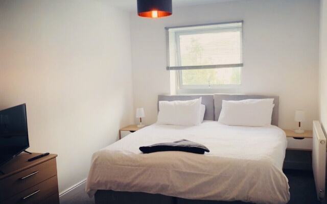 Zebra Serviced Apartments@Cove with FREE Netflix, Parking and Wi-Fi