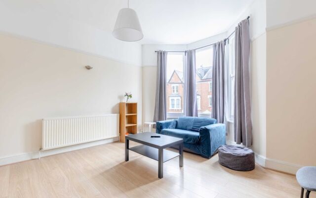 Roomy 3BD by Hampstead Heath!