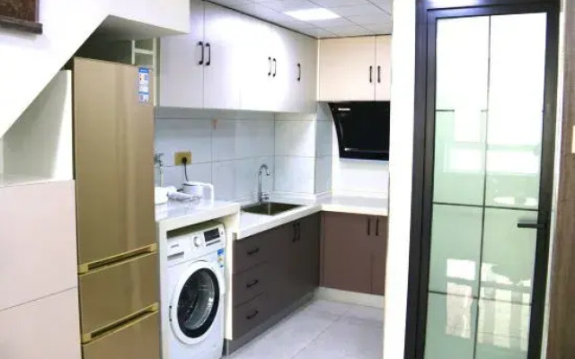 Duben Xiong Rizu Apartment