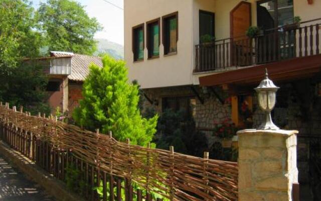 Ristos Guest House