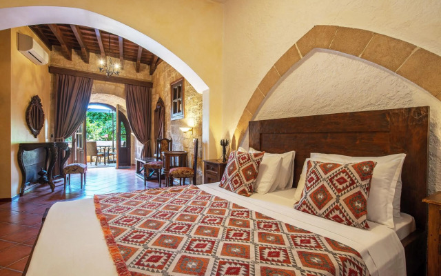 S. Nikolis Historic Boutique Hotel