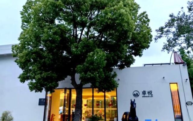 Zhuoyue Health Hot Spring Homestay