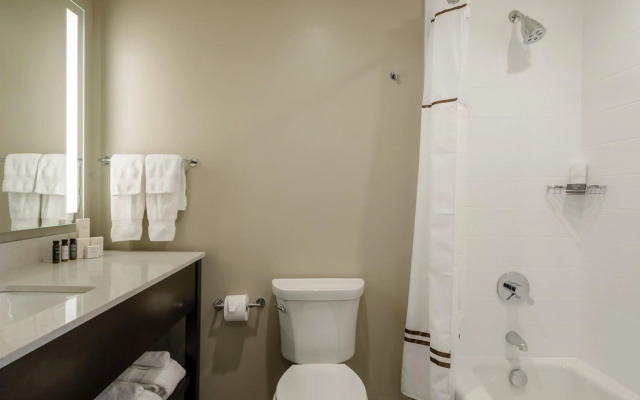 Hotel Madison & Shenandoah Conference Ctr