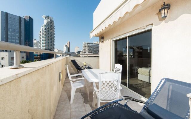 Spacious Duplex with Terrace 3-min From the Beach