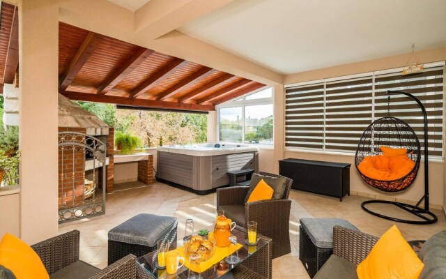 Awesome Apartment in Mlini With Jacuzzi, 3 Bedrooms and Wifi