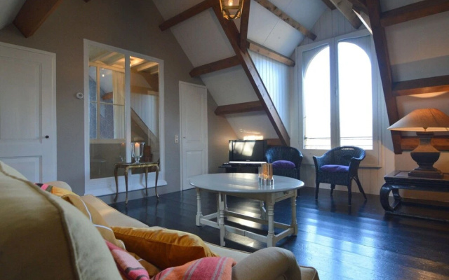 Authentic Mansion in Deil near Lake