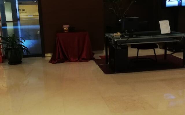 Golden Service Suite At Times Square