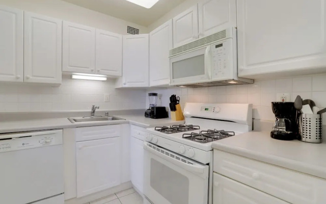 Airport Proximity- Apt in Crystal City