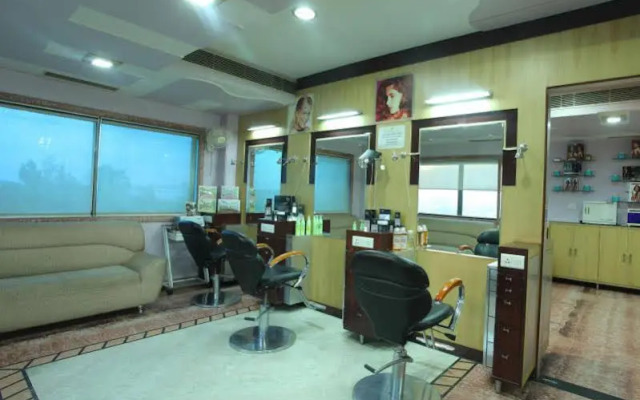 Wingston A TreeHouse Hotel Mathura
