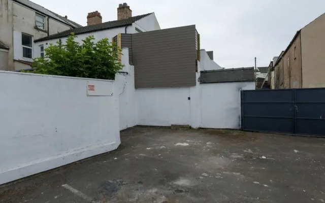 The Bells HOT TUB on Private Terrace Apartments