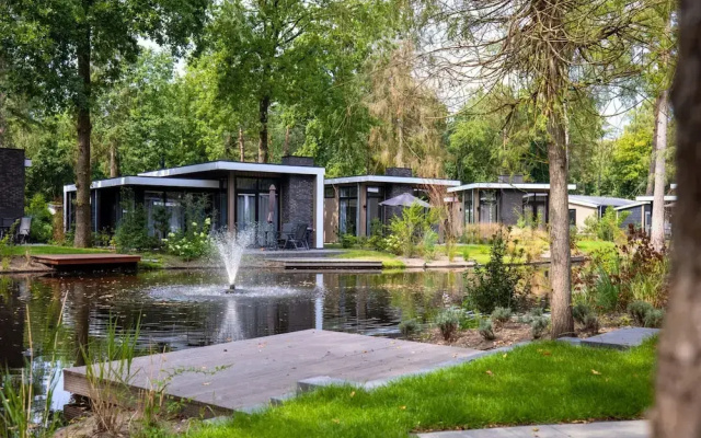 Stylish Bungalow in Hoenderloo for 6