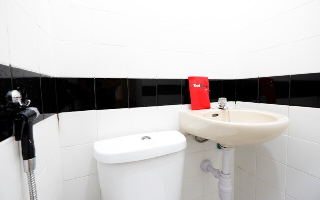 RedDoorz near Akademi Kepolisian Semarang