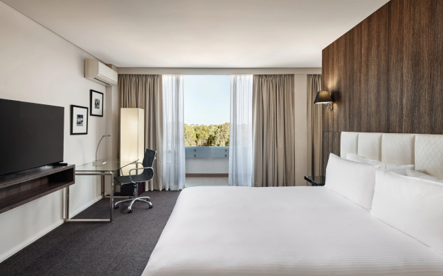 Holiday Inn Warwick Farm by IHG – Guest Rooms – Sydney