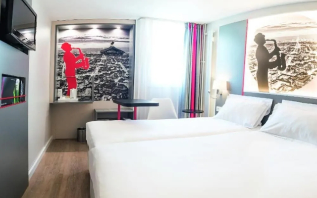 Kyriad Paris Nord Porte de Saint Ouen Hotel 