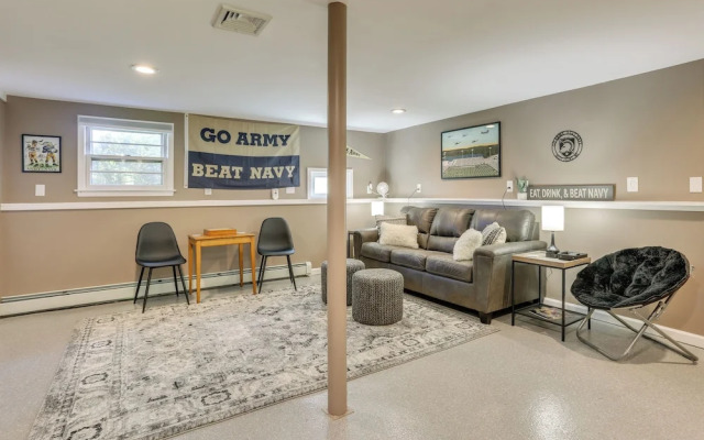 Charming Highland Falls Home < 2 Mi to West Point!