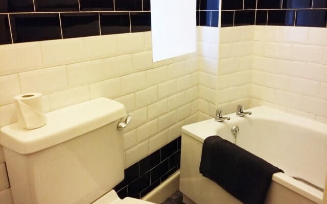 Large 3 Bed West End Apartment