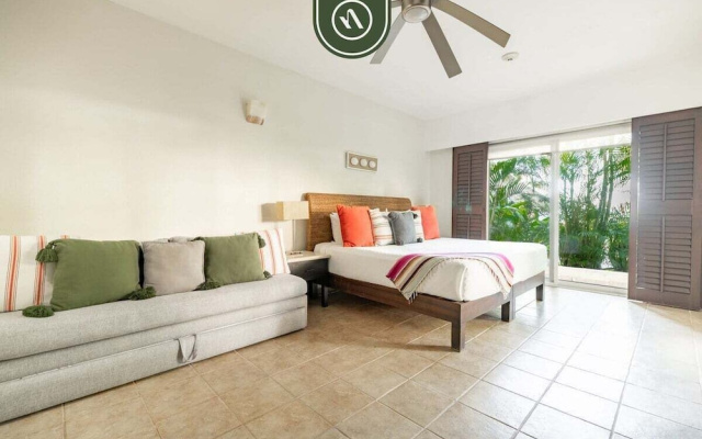 3BR Condo in the Krystal Grand Hotel - Beach