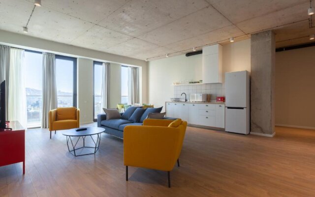 Spacious 3 BedroomR and 2 balcony Apartment in the city center