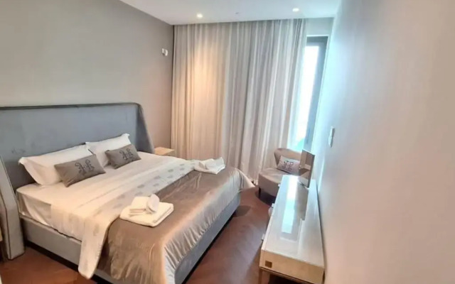 Phaedrus Living Del Mar Suite 311