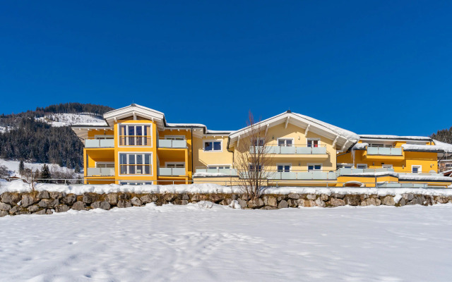 Hilltop apartment in Piesendorf with balcony