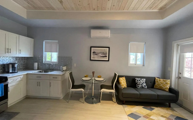 Nicoles Nest Brand New Exquisite Studio Hideaway