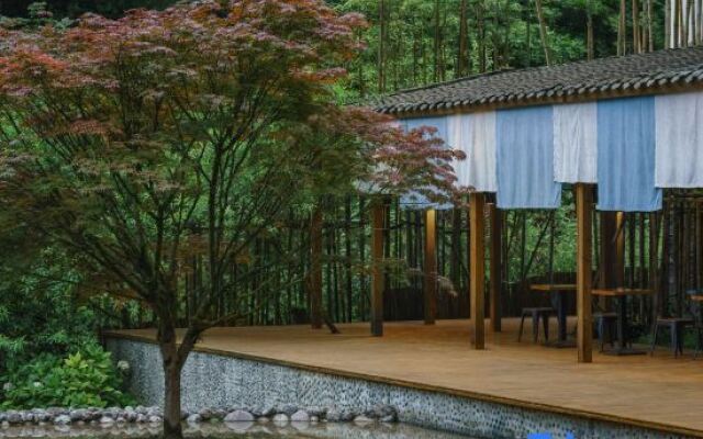 Tongqu Yinquan Hot Spring Resort