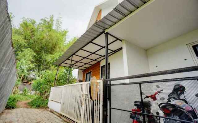 SPOT ON 90686 Griyapram Backpacker Syariah
