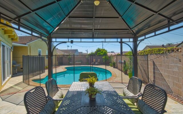Jungle Cruise 4 Bedrooms 2.5 Bathrooms Home