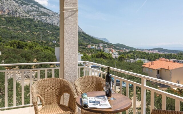 Amazing Apartment in Makarska With 5 Bedrooms and Wifi
