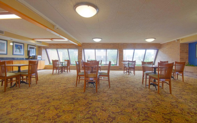 Tulsa Square Hotel Central, I-44 By OYO