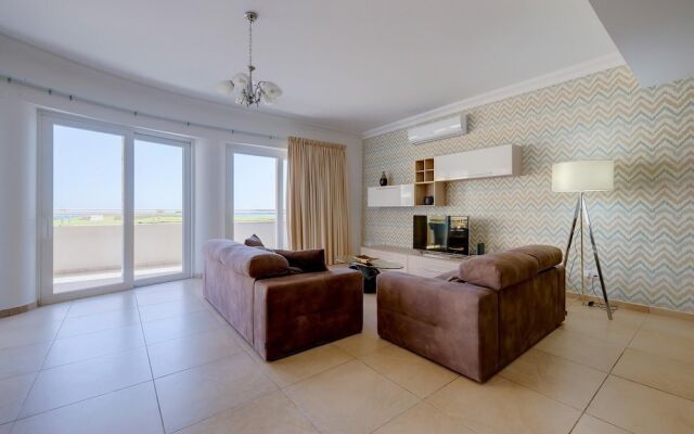 Seafront LUX Apart inc Pool, Upmarket Area