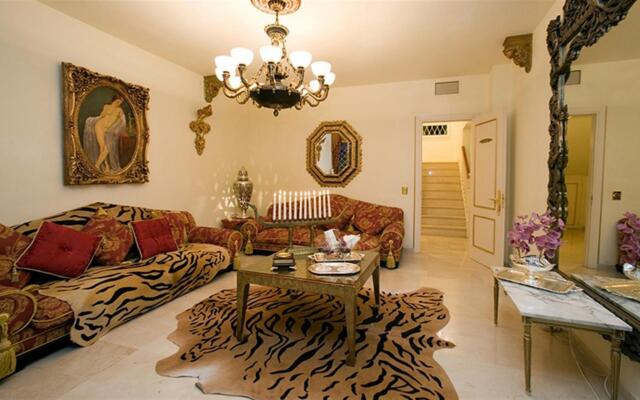 19567 - Unique Luxurious And Palacial Villa