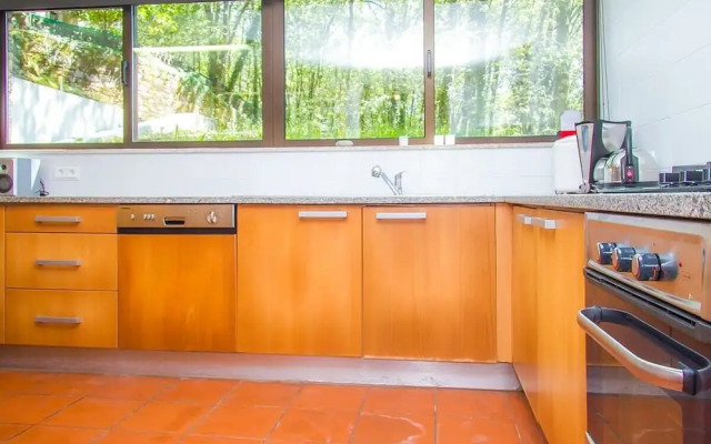 Liiiving in Caminha Oak Tree Chill House