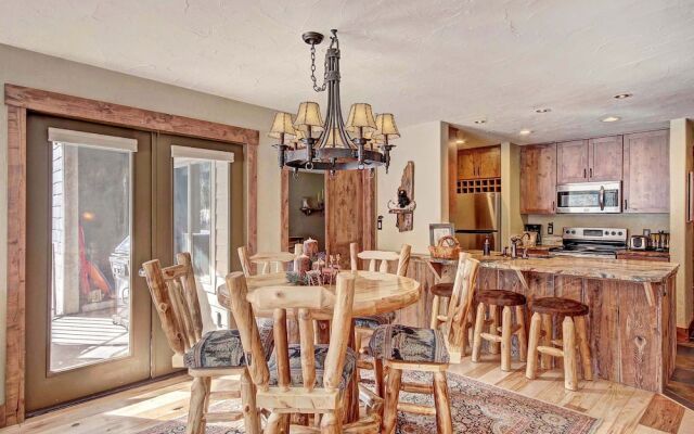 1710 The Willows 1 Bedroom Condo by RedAwning