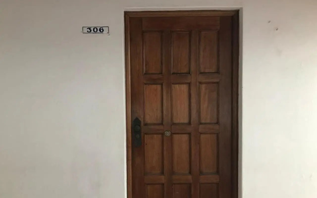 Tezza Apartment two blocks from the American Embassy