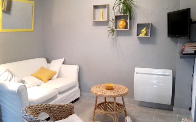 House With one Bedroom in Villeneuve, With Enclosed Garden and Wifi