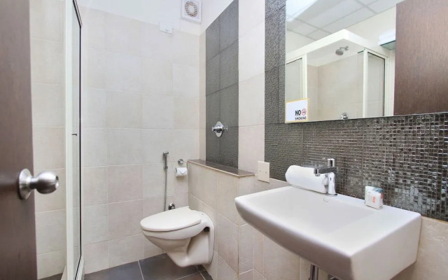 OYO 13090 Astor Hotel