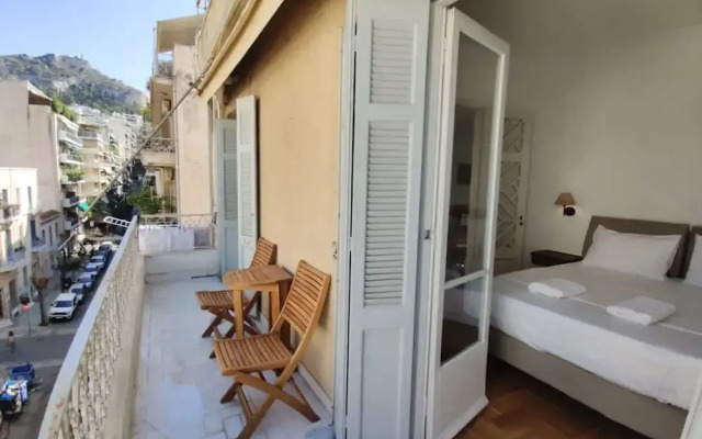 Stylish 1BR Apt With Retro Kitchen View Balcony
