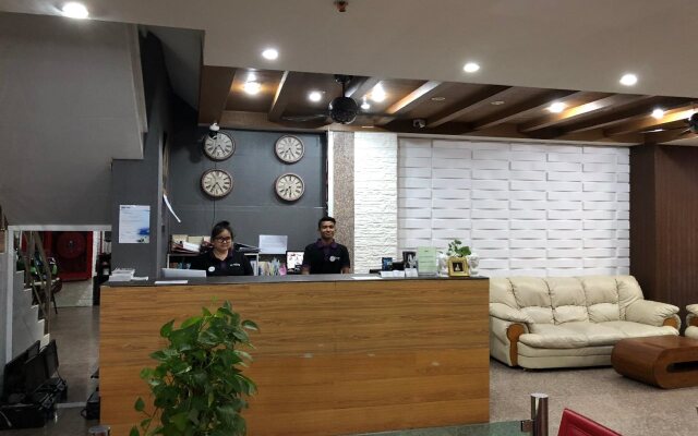 OYO 861 Patong Dynasty Hotel