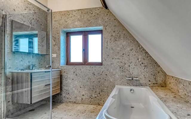 Stunning Home in Diksmuide With Wifi and 4 Bedrooms
