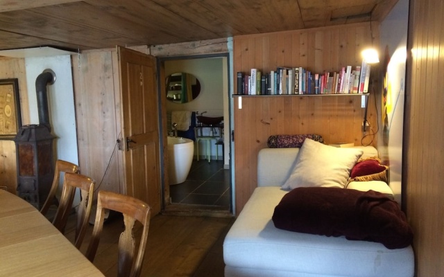 400 Year Old Swiss Chalet – Guest Rooms – Boltigen
