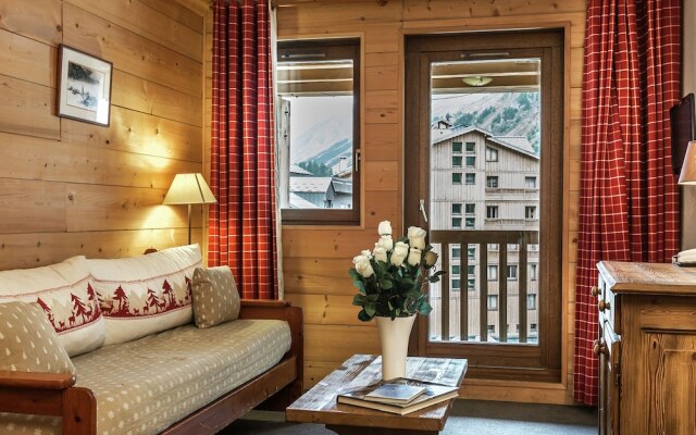 Savoyards and rustic apartment in the heart of Val d'Isère