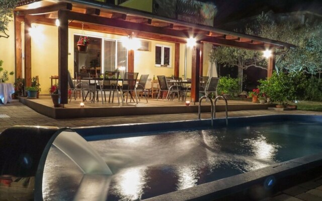 Alluring Holiday Home in Pakoštane With Swimming Pool