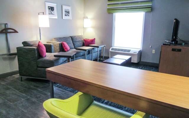 Hampton Inn & Suites Newtown
