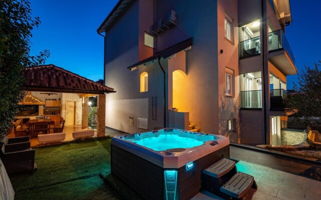 Nice Home in Zadar With Wifi and 8 Bedrooms