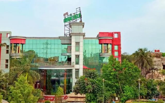 OYO 28157 Hotel Green Field